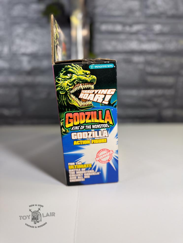 TRENDMASTERS Godzilla King of the Monsters Vintage Terrifying Roar Action Figure with Trading Card