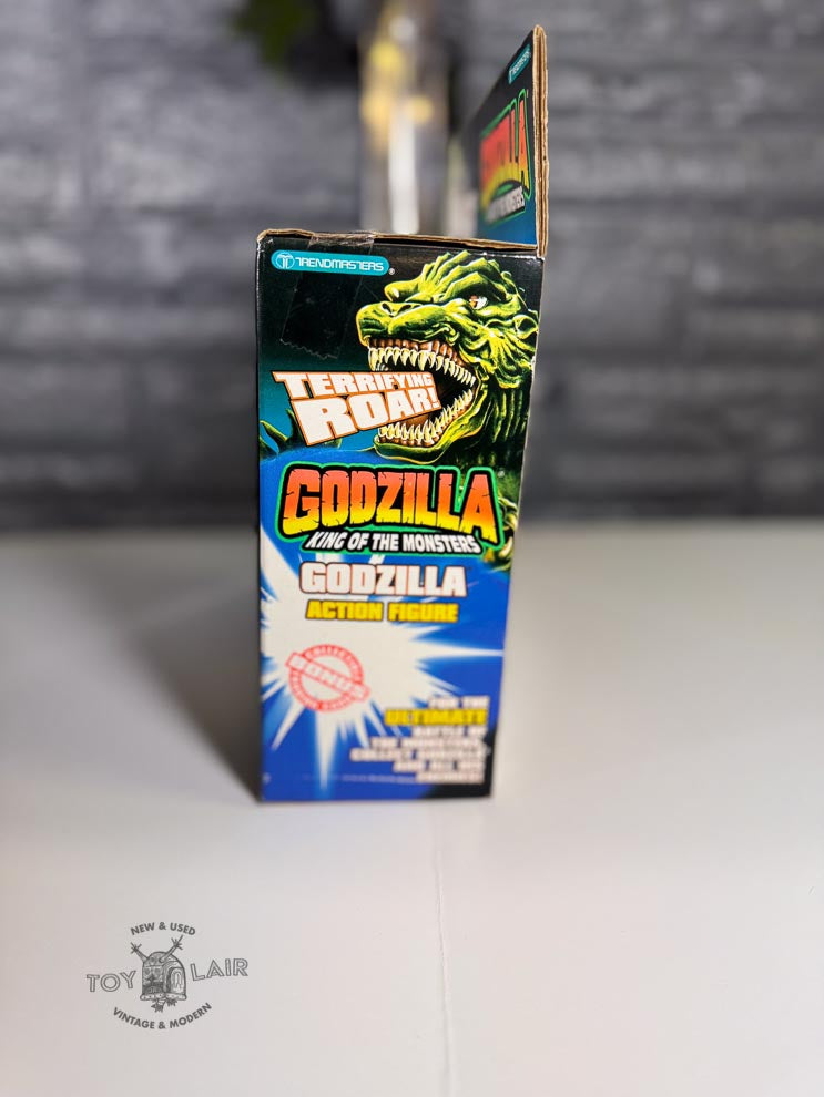 TRENDMASTERS Godzilla King of the Monsters Vintage Terrifying Roar Action Figure with Trading Card