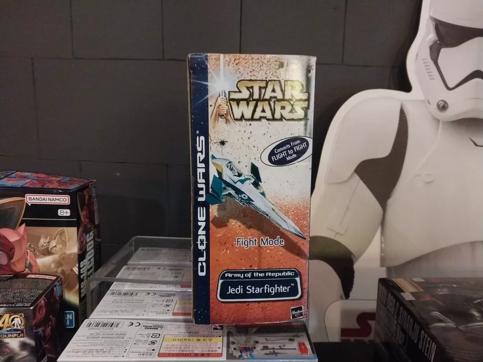 Star Wars AOTC Army Of The Republic Jedi Starfighter 2002 Toy NEW